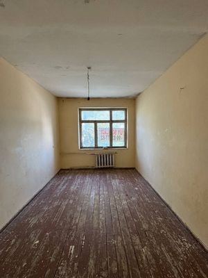 Қарши 4-мкр 3 хонали ғиштли полли уй ўрта қатор катта балконли арзон