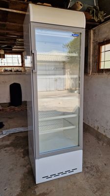 Витрина холодильник Бирюса