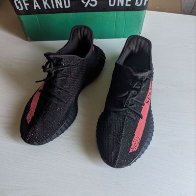 Adidas Yeezy boost мужские спортивные кроссовки Не оригинал! В отличн