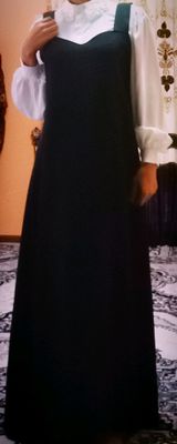 Sarafan rangi: qora