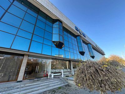 Офис 155 м² в аренду у метро — топ-локация, 220 000 сум/м²!
