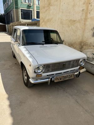 автомобил ваз 2102