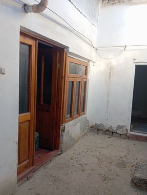 Барча кулайликларга эга булган кичик ховли сотилади
