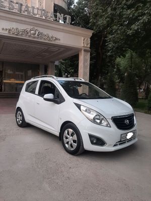 Spark Sotiladi 2018 yil Ravon R2 avtomat Metan gazi bor