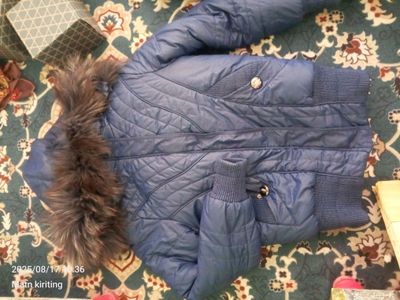 qishki kurtka va kuz va bahor mavsumi uchun yubka