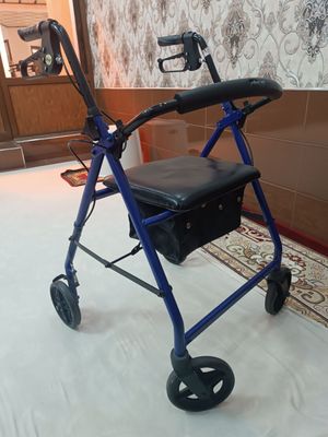 Продается ходунки с колёсами