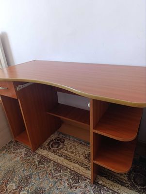 продам компьютерный стол