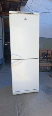 Продаю холодильник indesit