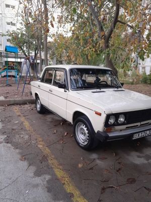 Vaz2106 holati orta yurip turgan moshina