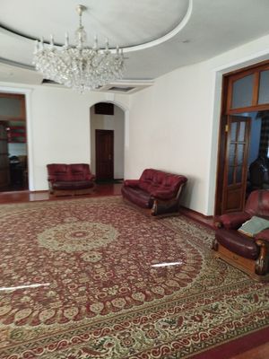 Сдается в аренду дом . 6 спалный ,2 холл, зал и кухня .Обшие 600 кв.м