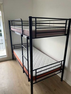 2 etajli krovat sotiladi