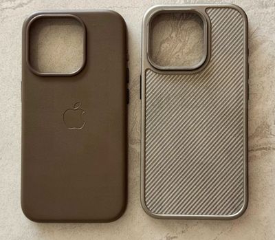 Кожаный и Карбоновый 2 чехла за 120 000 для iPhone 15 Pro