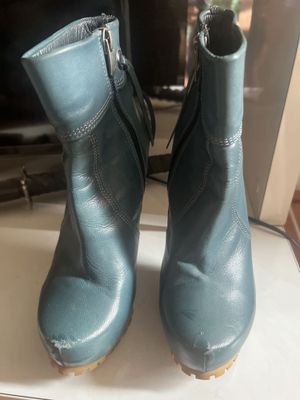 Женские сапоги на каблуках