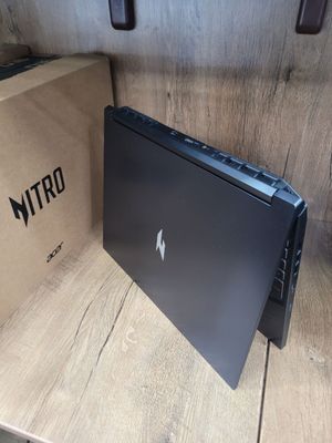 Acer Nitro v16 r7