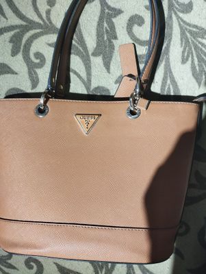Продам женскую сумку GUESS
