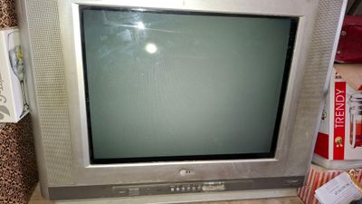 televizor sotiladi LG holati a'lo ideal holatda