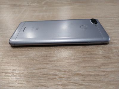 Xiaomi Redmi 6 .