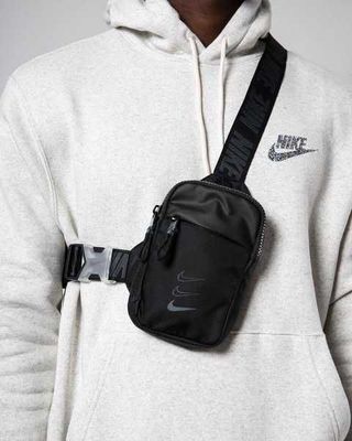 Nike Sportswear Essentials S Hip