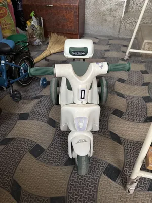 Elektroniy motosikel v xoroshem sostoyaniye ne dorogo