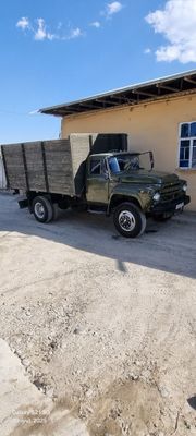 Zil 130 sotiladi