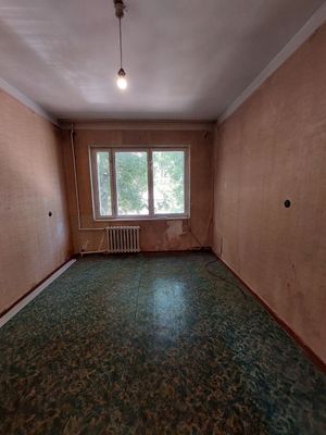 Olmazor tuman qora qamish 2/5 2xona sotiladi.