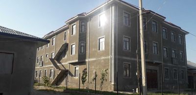 3 қаватли бино (уй, мехмонхона, хусусий боғча, мактаб, клиникага мос)