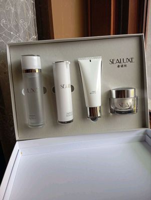 Wvetsariya mahsuloti Sealuxe brandining uxod nabor