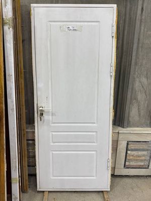 Белая дверь из MDF