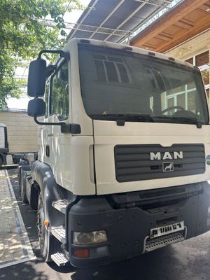 Sotiladi Тягач MAN 26 400