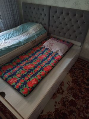 Кроват с матрасом