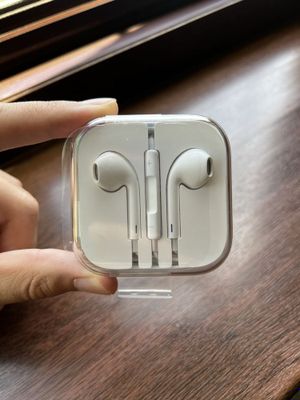 Оригинальные наушники EarPods