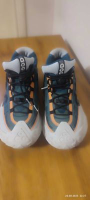 Продаю кроссовки Nike ACG.