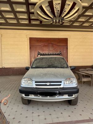 Chevrolet Niva 2123 sotiladi