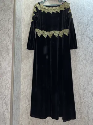 Чёрное вечернее платье