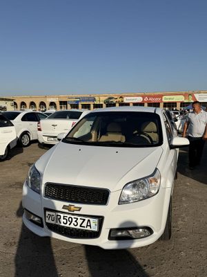 Nexia 3 avtomant sotiladi