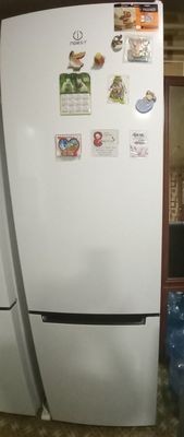Холодильник INDESIT DS4180 SB