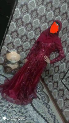 Ayollar va qizlar uchun oqshom liboslari
