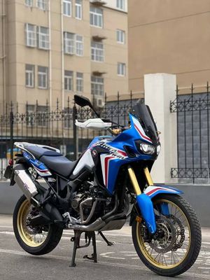 Продаю HONDA CRF1000