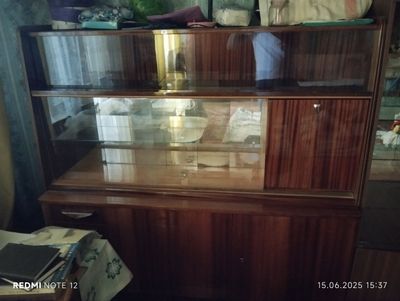 Продается сервант.