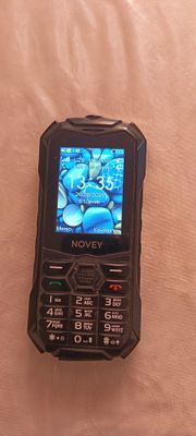 NOVEY T515 tugmali telefoni qora rangda