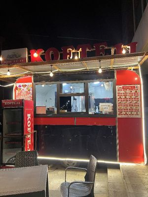 Food truck, fast food