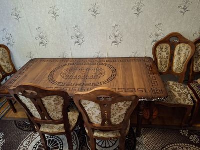 Продается стол и 6 стульев