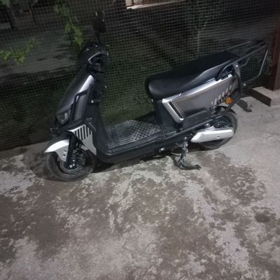 Skuter sotiladi samarqand qorasuvda