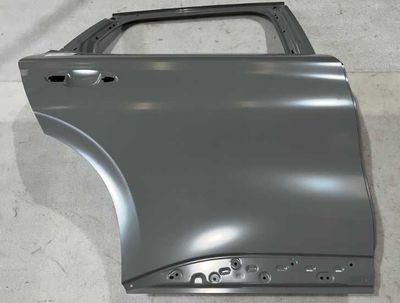 Right rear door assembly