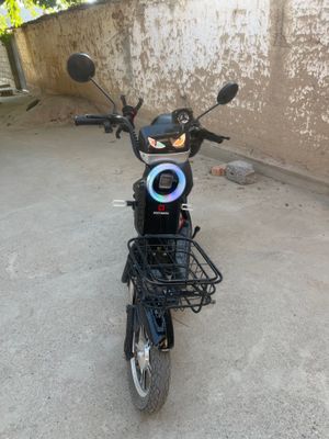 Skuter sotiladi