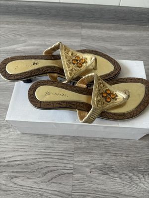 Продам Турецкие шлепки золотистые