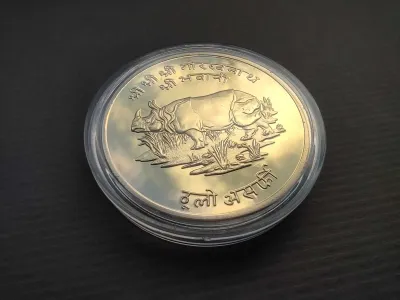 Сувенирная Монета. 1000 Рупий. Индийский Носорог. Непал