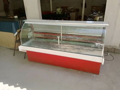 Холодильник работает