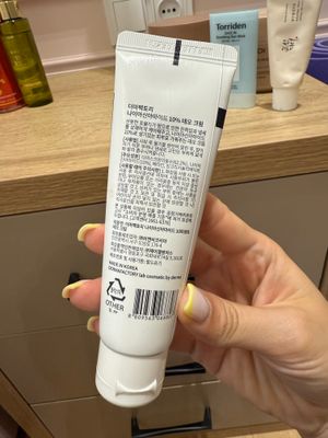 крем-дезодорант Derma Factory Niacinamide 10%
