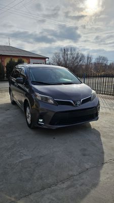 Toyota Sienna 2016 yil